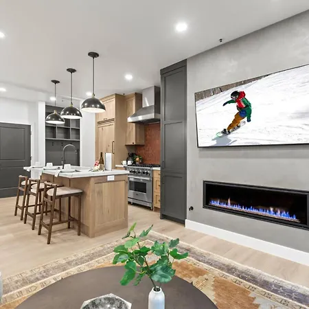 Kbm Resorts Lift Lodge Walk To Ski Lift Elevator Access On Main St Hot Tub Restaurants Parking Views Llc-103